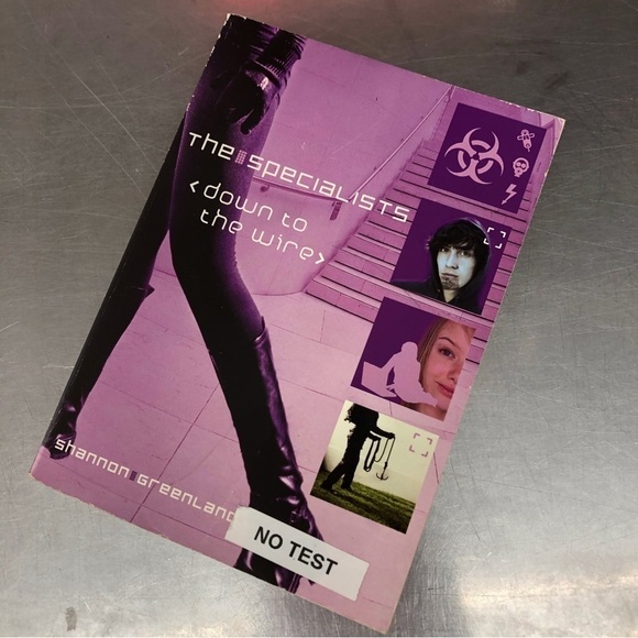 The Specialists: Down to the Wire by: Shannon Greenland, paperback book - Picture 1 of 6